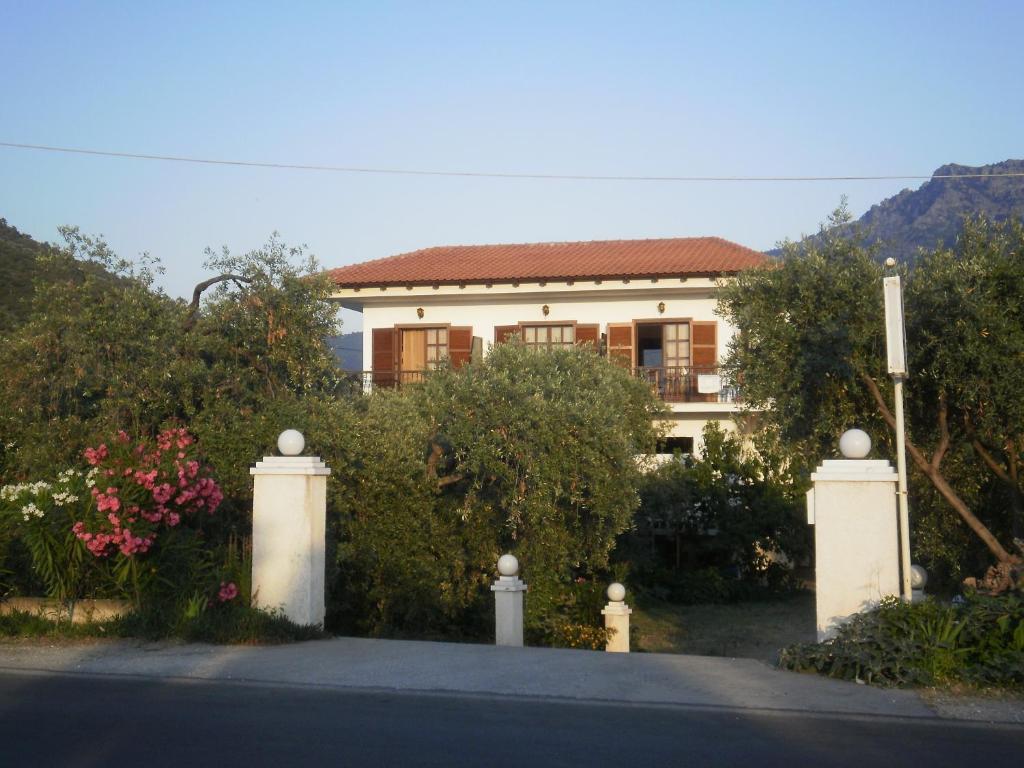 Villa Thomi Скала-Рахониу Екстериор снимка
